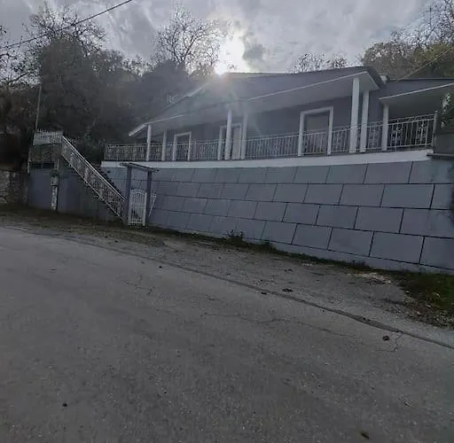 Serenity Traditional House Калаврита