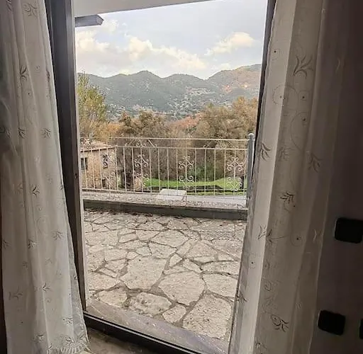 Serenity Traditional House Дом отдыха *