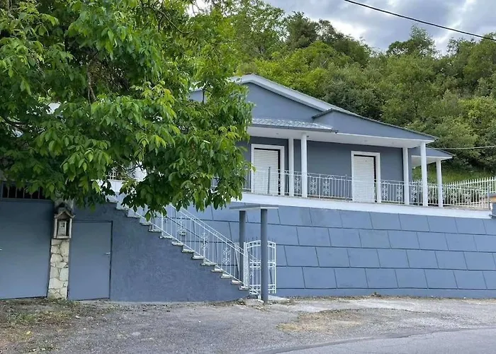 Serenity Traditional House Дом отдыха